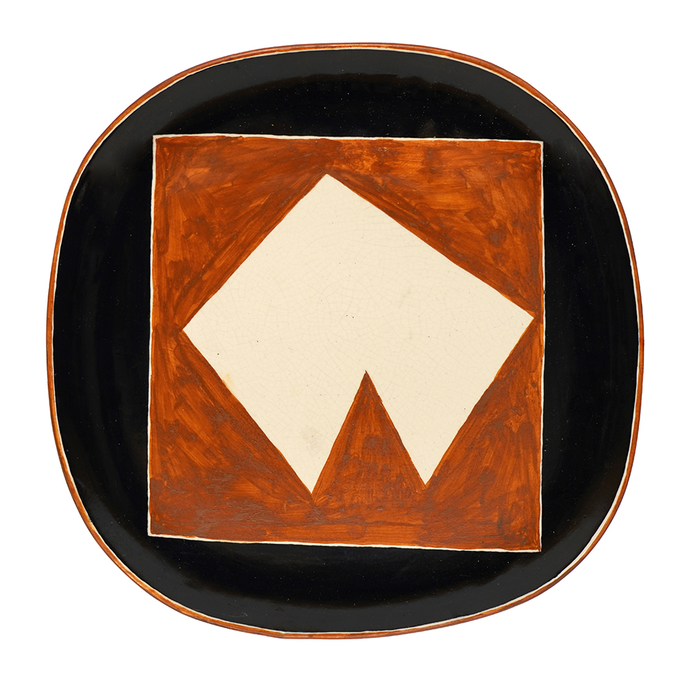 Plate with Geometric Figures <br>
<i>(Plato con Figuras Geomtricas)</i> by Luis Martnez Pedro